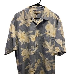 100% Silk Tommy Bahama Button up Shirt. Floral design Size Medium Short Sleeve.
